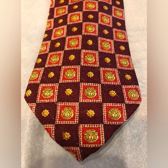 100% Silk Tie by Gianni Versace  Iconic Medusa pattern - Picture 3 of 11